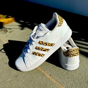 ADIDAS Women’s Grand court white sneakers